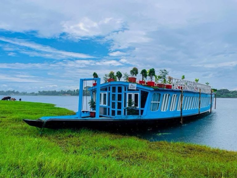 Monpura Houseboat