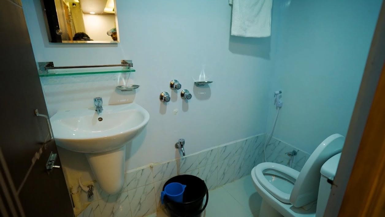MV Jol Safari attached bathroom facility