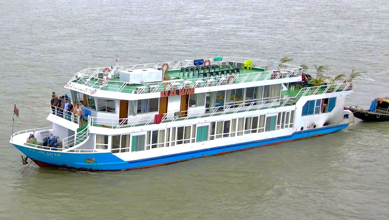 MV Jol Safari front view Sundarban ship