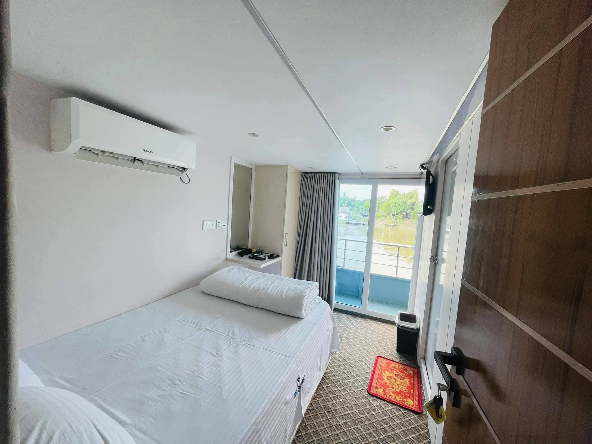 The Explorer 1.0 AC cabin Sundarban cruise