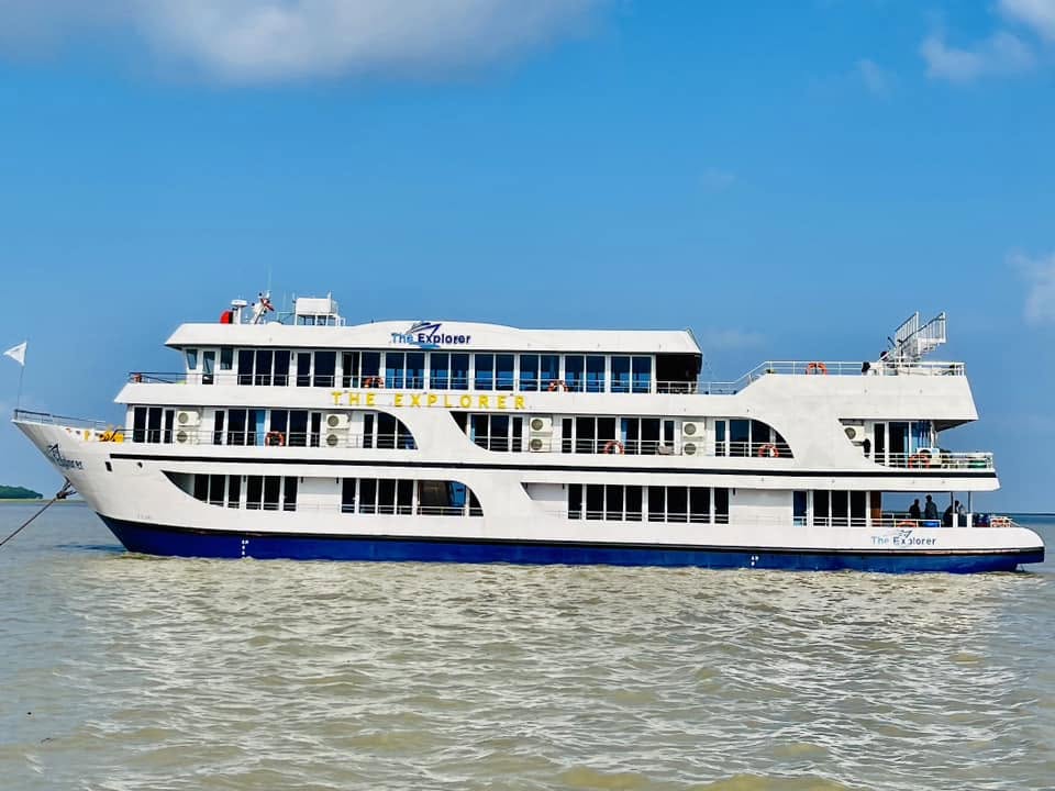 The Explorer 1.0 River View Deck