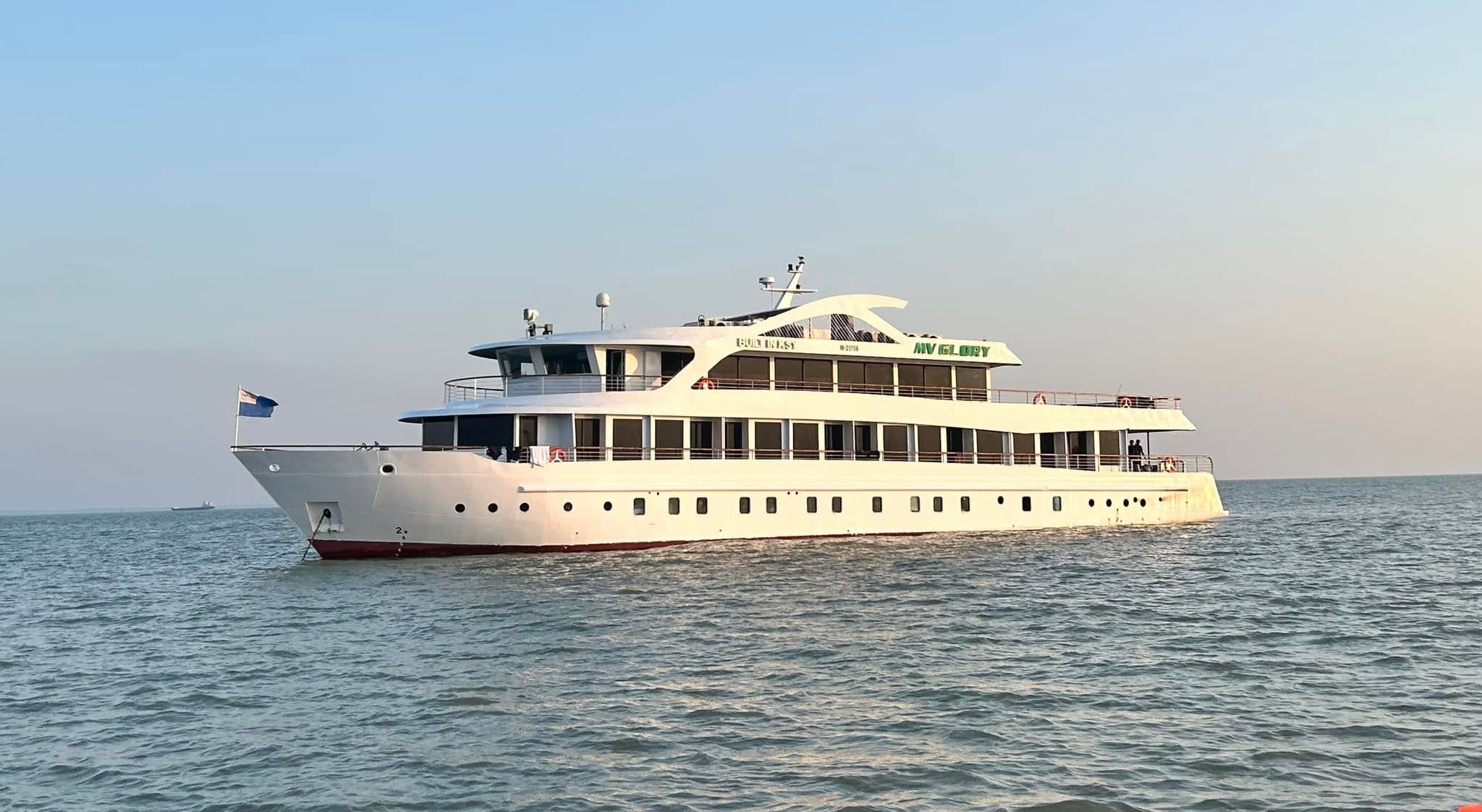 MV Glory Luxury Cabin Interior